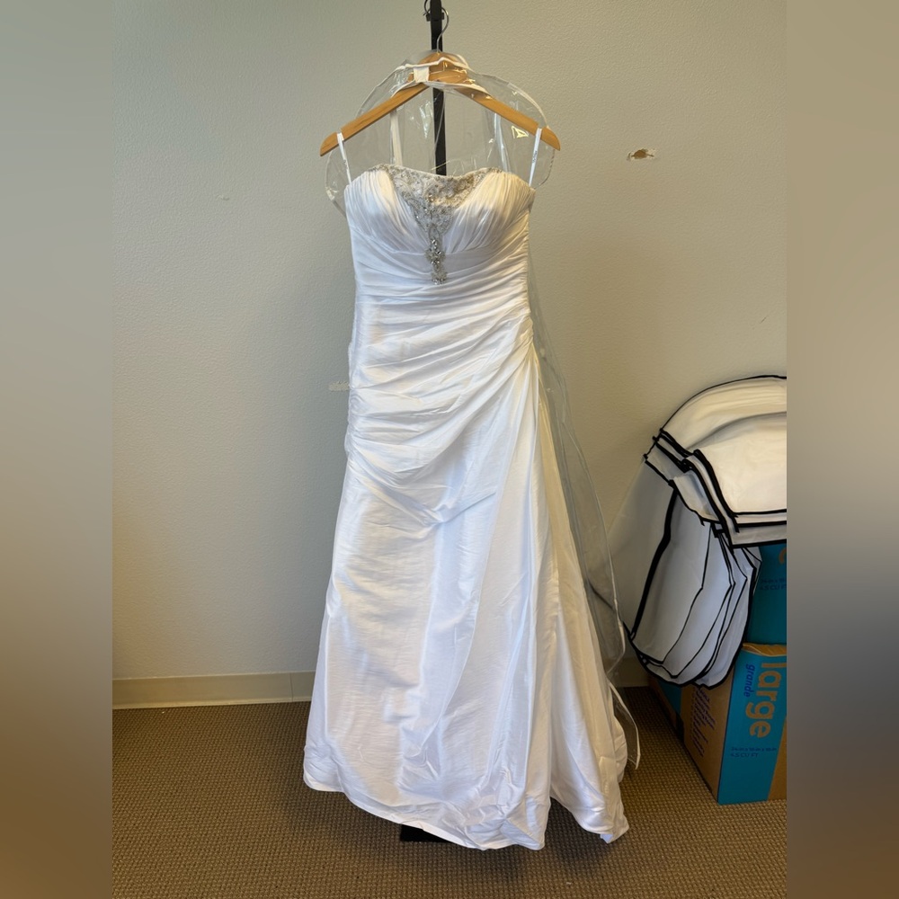 DaVinci Elegant White Ruched Gown 8320